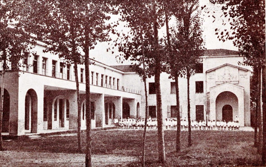 Immagine della scuola materna di San Carlo Borromeo appena costruita