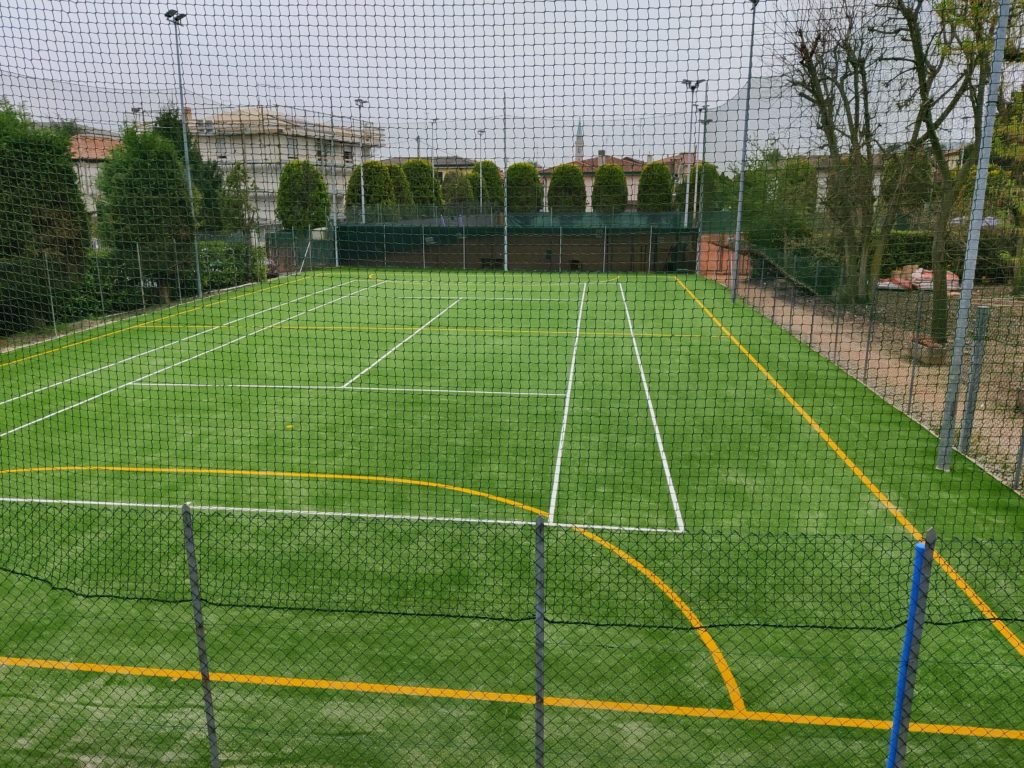 Foto del campo da calcio a 5 in erba sintetica dall'alto